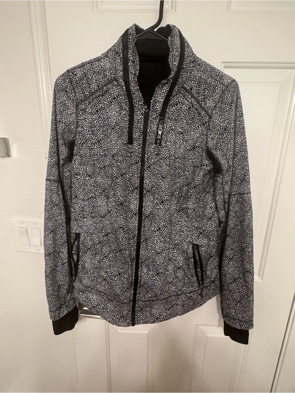 Lululemon spring forward jacket plush petal black ghost size 6